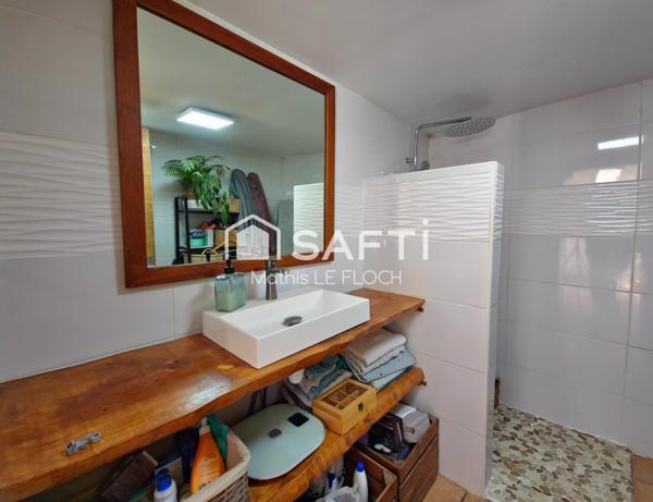 Maison 170 m² divisée en 2 logements + studio – Terrain 965 m² avec piscine