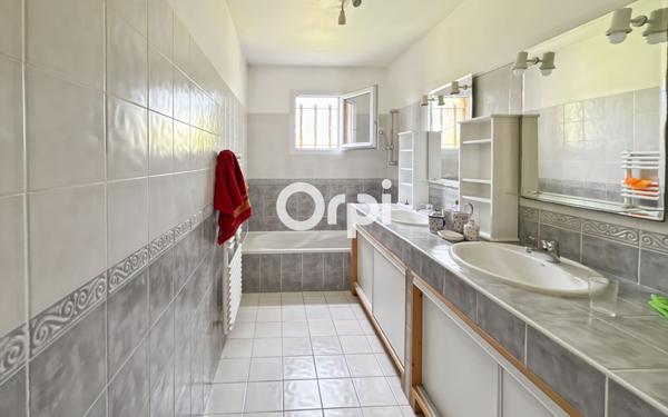 Maison à vendre    5 pièces •  Aubagne