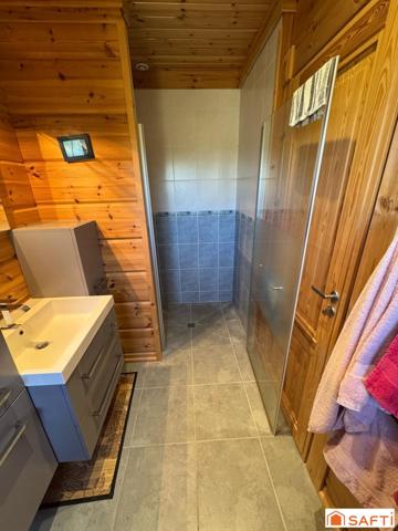 Cheppy 55270. Exceptionnel chalet finlandais de plain-pied de cinq pièces.