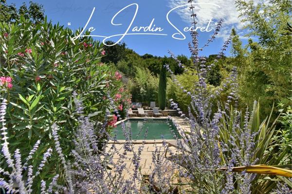 MAISON DE VILLAGE EN PIERRES du 19ème à vendre de 350m², 7 chambres, jardin, piscine, garage, en campagne Aixoise