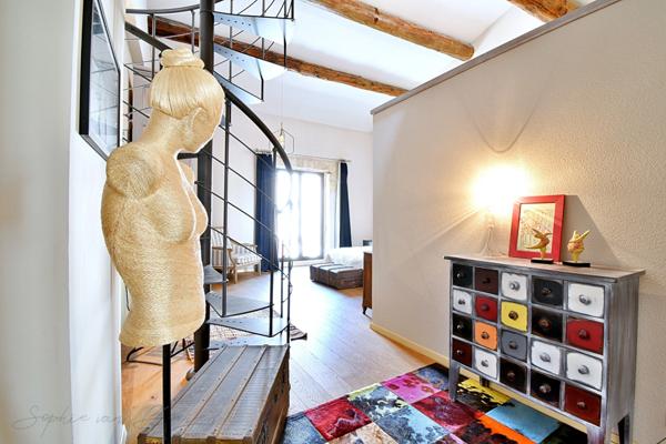 MAISON DE VILLAGE EN PIERRES du 19ème à vendre de 350m², 7 chambres, jardin, piscine, garage, en campagne Aixoise