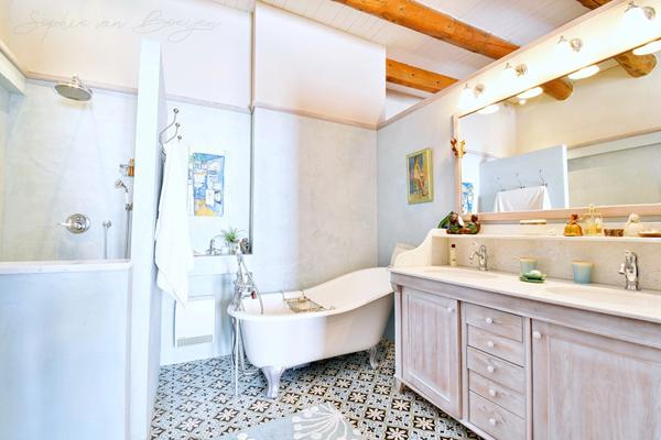 MAISON DE VILLAGE EN PIERRES du 19ème à vendre de 350m², 7 chambres, jardin, piscine, garage, en campagne Aixoise