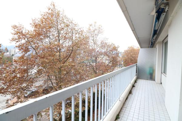 Quai Charles Roissard : T3 avec balcon et garage