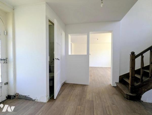 A VENDRE SAINT MARTIN DE BONFOSSE Maison à la campagne de 5 pièces principales, rénovation en cours 