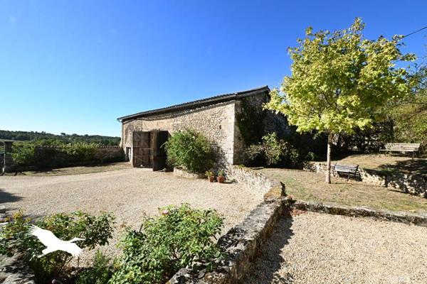 Maison à vendre 319 396 € Montmoreau-Saint-Cybard 6 p 247 m² DPE C