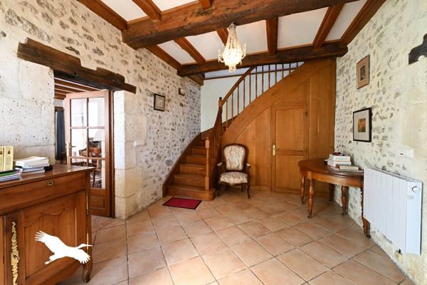 Maison à vendre 319 396 € Montmoreau-Saint-Cybard 6 p 247 m² DPE C