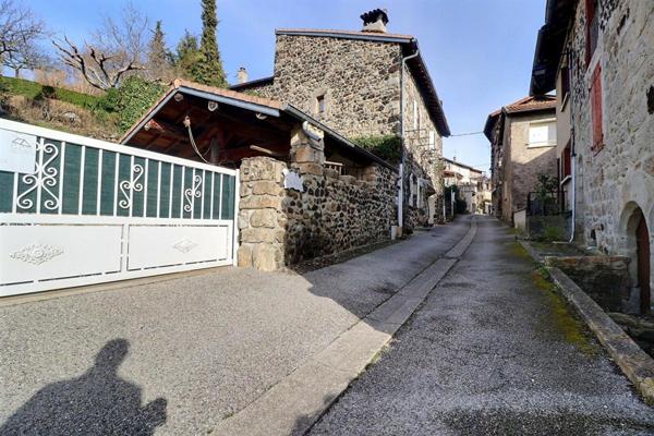 À Vendre THUEYTS ? Maison en pierres atypique avec Deux Logements Distincts en Ardèche