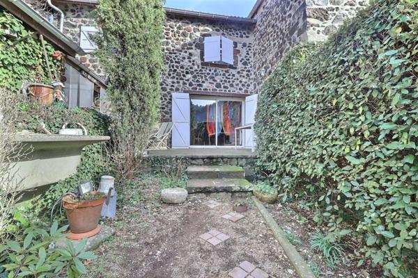 À Vendre THUEYTS ? Maison en pierres atypique avec Deux Logements Distincts en Ardèche