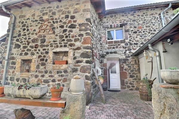 À Vendre THUEYTS ? Maison en pierres atypique avec Deux Logements Distincts en Ardèche