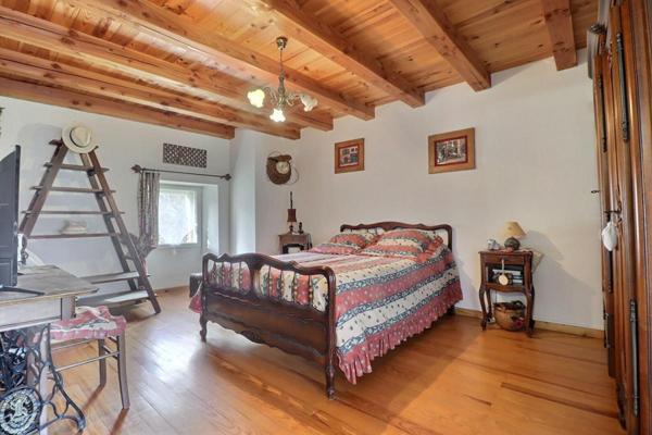 À Vendre THUEYTS ? Maison en pierres atypique avec Deux Logements Distincts en Ardèche