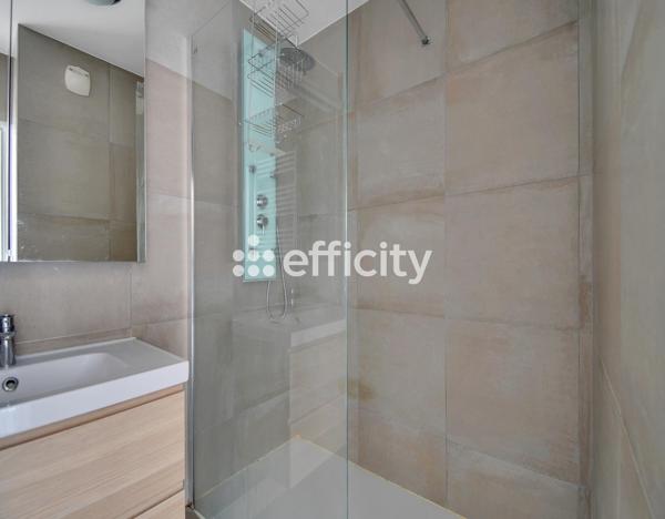 Appartement
         2 pièces
        - 48 m² 420 000 € *