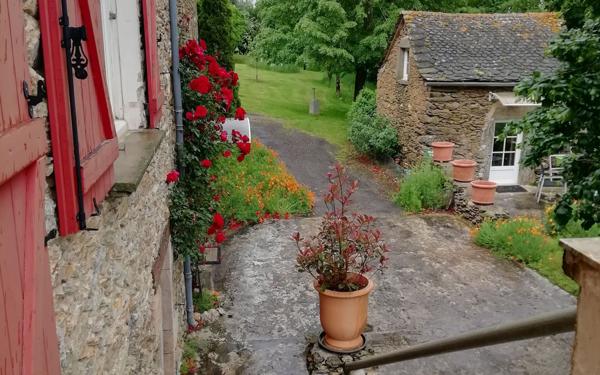 Maison à vendre    18 pièces • 540 m2 Rieupeyroux