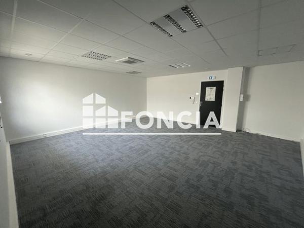 Location Local commercial 1 pièce 46 m² - Ilôt République Mont De Marsan 40000