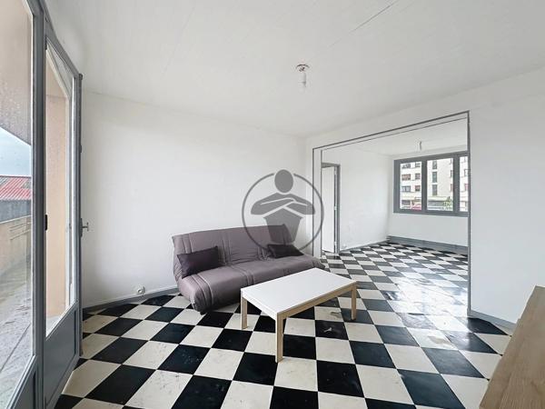 Vente                                                      Appartement
                        
                     4 pièces                      66 m2                     à Saint-Quentin