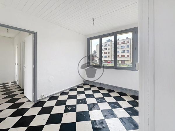 Vente                                                      Appartement
                        
                     4 pièces                      66 m2                     à Saint-Quentin