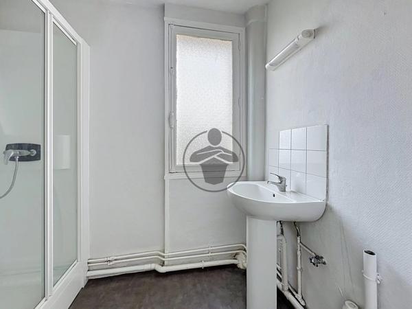 Vente                                                      Appartement
                        
                     4 pièces                      66 m2                     à Saint-Quentin
