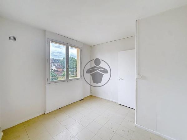 Vente                                                      Appartement
                        
                     4 pièces                      66 m2                     à Saint-Quentin