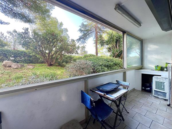 Chateau gombert (13013) 13013 MARSEILLE / Les Olives - Résidence Fondacle. Appartement traversant 2 pièces 48m2 + balcon 6,20m2.