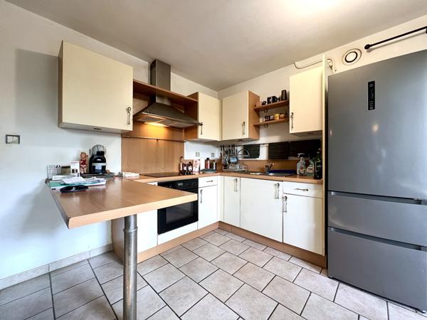 Chateau gombert (13013) 13013 MARSEILLE / Les Olives - Résidence Fondacle. Appartement traversant 2 pièces 48m2 + balcon 6,20m2.