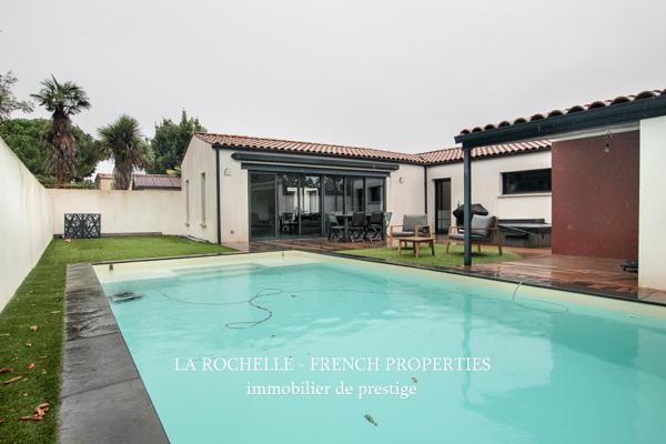 MAISON CONTEMPORAINE - PLAIN-PIED - AVEC PISCINE - PROCHE LA ROCHELLE - CHARENTE MARITIME