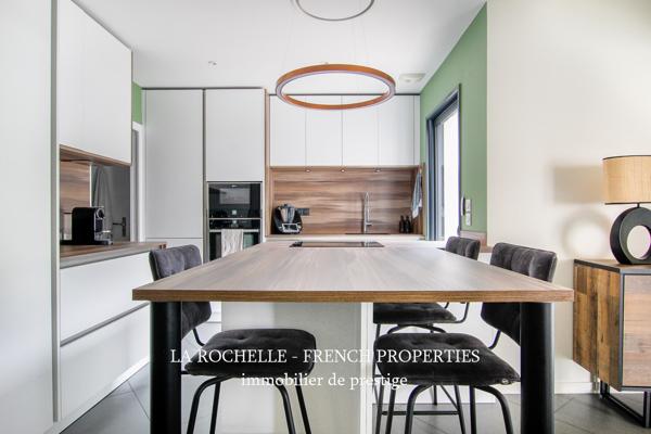 MAISON CONTEMPORAINE - PLAIN-PIED - AVEC PISCINE - PROCHE LA ROCHELLE - CHARENTE MARITIME