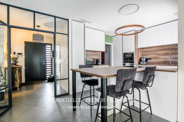 MAISON CONTEMPORAINE - PLAIN-PIED - AVEC PISCINE - PROCHE LA ROCHELLE - CHARENTE MARITIME