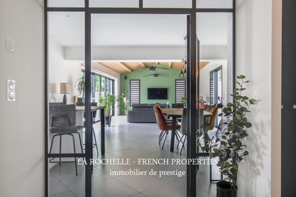 MAISON CONTEMPORAINE - PLAIN-PIED - AVEC PISCINE - PROCHE LA ROCHELLE - CHARENTE MARITIME