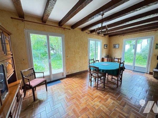 A vendre maison MOELAN SUR MER (29)
Découvrez cette maison de 118 m² en toit de chaume, offran...