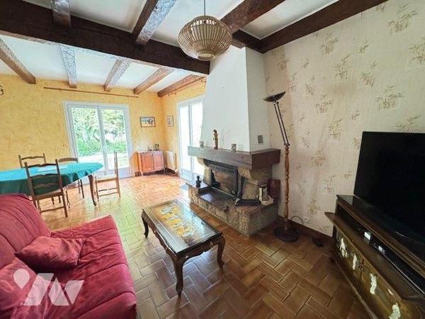 A vendre maison MOELAN SUR MER (29)
Découvrez cette maison de 118 m² en toit de chaume, offran...