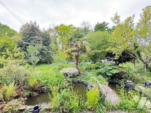 A vendre maison MOELAN SUR MER (29)
Découvrez cette maison de 118 m² en toit de chaume, offran...