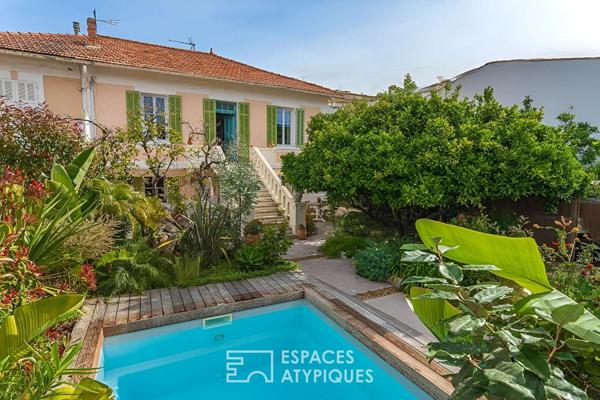 Maison en plein centre ville avec jardin et piscine