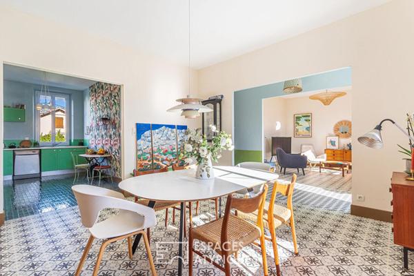 Maison en plein centre ville avec jardin et piscine