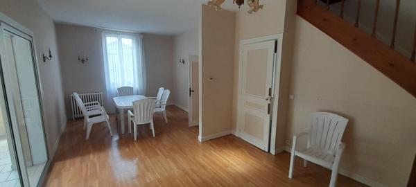 Maison familiale avec terrain clos de 655 m² et garage !