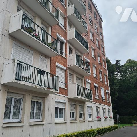 LOMME avenue de Dunkerque Type 2 avec un balcon et une place de parking à vendre