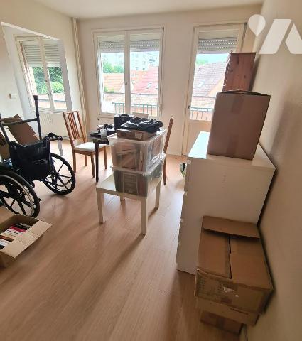 LOMME avenue de Dunkerque Type 2 avec un balcon et une place de parking à vendre