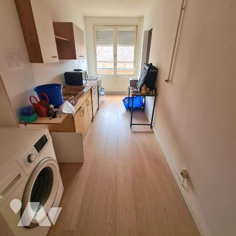 LOMME avenue de Dunkerque Type 2 avec un balcon et une place de parking à vendre