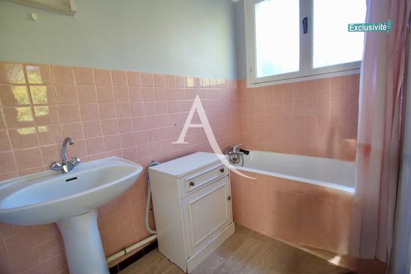 SAINT-JEAN-DE-FOS - MAISON - PLAIN-PIED - 70 m2 - 3 CHAMBRES - GARAGE - GRAND TERRAIN 1110m2