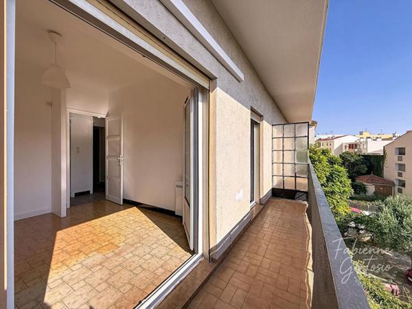 HYÈRES CENTRE VILLE ! Appartement 3 pièces de 47 m2 avec balcon