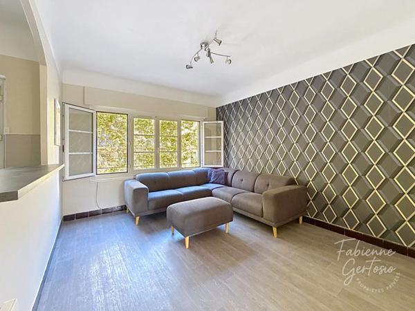 HYÈRES CENTRE VILLE ! Appartement 3 pièces de 47 m2 avec balcon