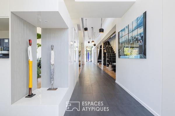 Maison d’architecte au style épuré avec piscine et grands volumes