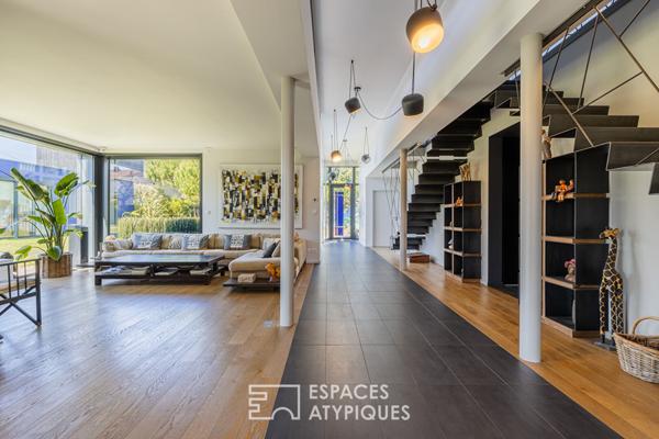 Maison d’architecte au style épuré avec piscine et grands volumes