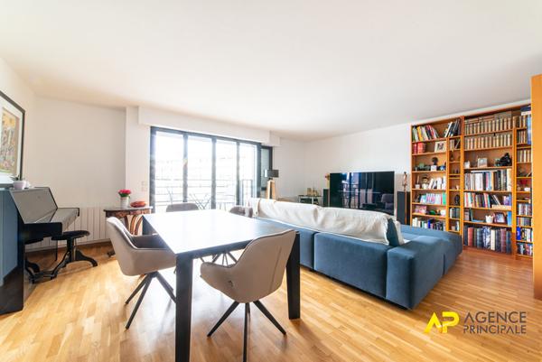 Appartement 4 pièces lumineux au dernier étage à La Garenne-Colombes 673 000 € ** - Référence 13825