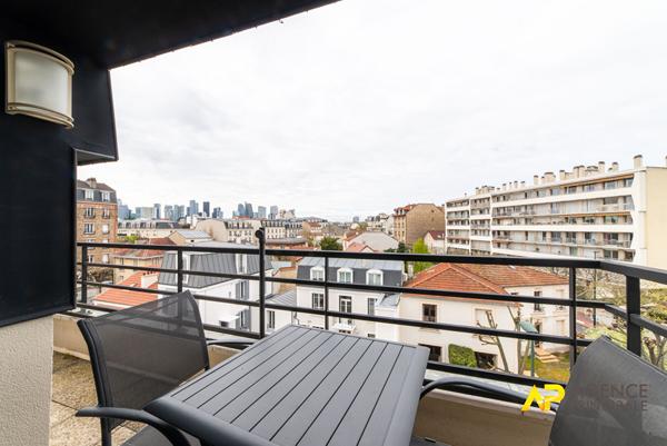 Appartement 4 pièces lumineux au dernier étage à La Garenne-Colombes 673 000 € ** - Référence 13825