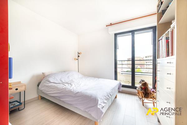 Appartement 4 pièces lumineux au dernier étage à La Garenne-Colombes 673 000 € ** - Référence 13825