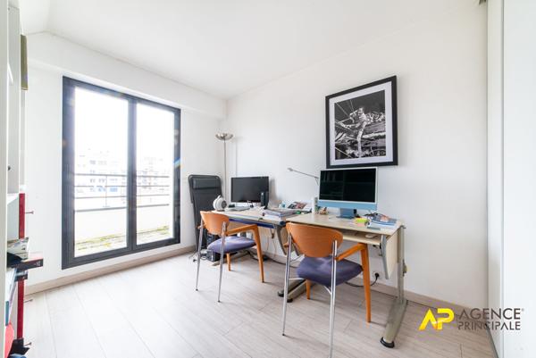 Appartement 4 pièces lumineux au dernier étage à La Garenne-Colombes 673 000 € ** - Référence 13825