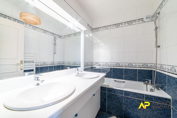 Appartement 4 pièces lumineux au dernier étage à La Garenne-Colombes 673 000 € ** - Référence 13825