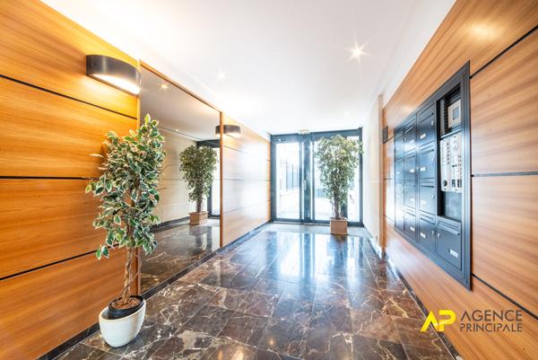 Appartement 4 pièces lumineux au dernier étage à La Garenne-Colombes 673 000 € ** - Référence 13825