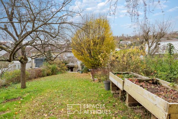 Maison rénovée et ses terrasses sur les hauteurs de Saint-Max