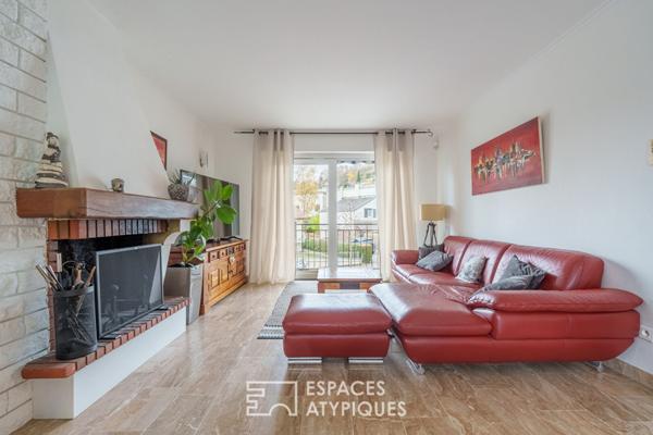 Maison rénovée et ses terrasses sur les hauteurs de Saint-Max