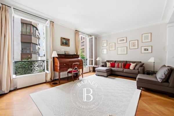 Paris 17ème, Hôtel particulier 4 Chambres -  294 m² à vendre